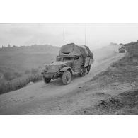 Un half-track israélien M3 au Liban sud lors de l'opération "Paix en Galilée".