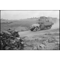 Un half-track israélien M3 lors de l'opération "Paix en Galilée" au Liban sud.