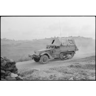 Un half-track israélien M3 lors de l'opération "Paix en Galilée" au Liban sud.