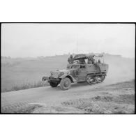 Un half-track israélien M3 lors de l'opération "Paix en Galilée" au Liban sud.