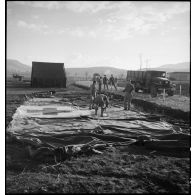 Construction d'un hôpital de campagne sur le front italien.