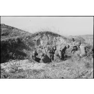 Manoeuvres d'une section parachutiste de mortier d'infanterie 10 cm NbW. 35 (10 cm Nebelwerfer 35).