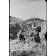 Manoeuvres d'une section de mortier d'infanterie 10 cm NbW. 35 (10 cm Nebelwerfer 35).