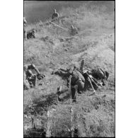 Manoeuvres d'une section de mortier d'infanterie 10 cm NbW. 35 (10 cm Nebelwerfer 35).