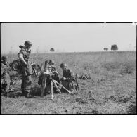 Manoeuvres d'une section de mortier d'infanterie 10 cm NbW. 35 (10 cm Nebelwerfer 35).