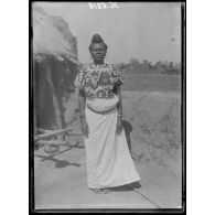 N'Gaoundéré village. Type de femme de Koundé. [légende d'origine]