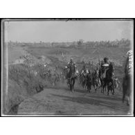 N'Gaoundéré village. Cortège du sultan en déplacement. [légende d'origine]