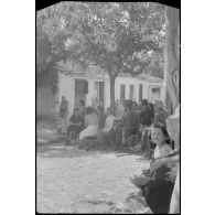 A Kastelli en Crète, un concert de musique militaire de la Luftwaffe en présence de militaires et de civils.