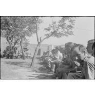 A Kastelli en Crète, un concert de musique militaire de la Luftwaffe en présence de militaires et de civils.