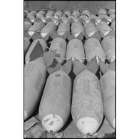 En Grèce, activités de l'unité de bombardement I ou II./Lehrgeschwader 1 : stocks de bombes.