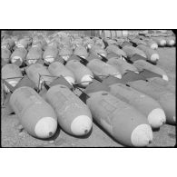 En Grèce, activités de l'unité de bombardement I ou II./Lehrgeschwader 1 : stocks de bombes.