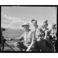 Légionnaires du 1er REC (régiment étranger de cavalerie) et du RMLE (régiment de marche de la Légion étrangère) à bord d'un bâtiment LST, devant Marseille.