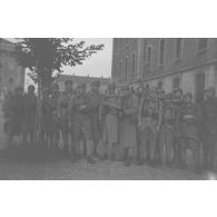 [France, années 1930. Photographie de groupe de sapeurs du 18e régiment du génie].