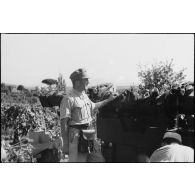 Portrait du lieutenant de réserve (Leutnant der Reserve) Johannes Dienhold de la 3e batterie du I.FlaK-Regiment 23, titulaire de la croix de chevalier de la croix de fer (Ritterkreuz) obtenue le 14 juin 1941.