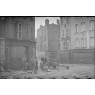 Canon antichar de 87 mm en batterie dans le quartier Saint-Vincent à Metz le 22 novembre 1944 lors des combats de libération de la ville.