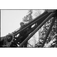 Dépannage et treuillage d'un blindé Sherman dans les Vosges.