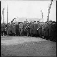 Lors de la cérémonie de don d'une ambulance le bourgmestre de Borinage fait un discours en présence de l'intendant général Mahaut.