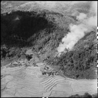 Reconnaissance aérienne dans les environs de Diên Biên Phu au cours d'une attaque de l'aviation française.