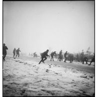 Les activités d'une batterie de DCA du 402e RAAA près de la frontière belge durant le début de l'hiver 1940.