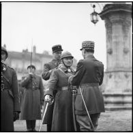 Un colonel d'artillerie de la 3e armée est promu commandeur de la Légion d'honneur place Duroc à Pont-à-Mousson.