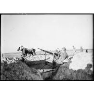 Divers plans d'un pont ferroviaire bombardé dans le secteur de la 4e armée, à Sarreguemines.