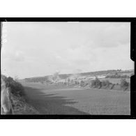 Champ de tir de Sains (Somme). Eclatement de torpilles de 240. [légende d'origine]