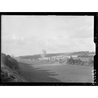 Champ de tir de Sains (Somme). Eclatement de torpilles de 240. [légende d'origine]