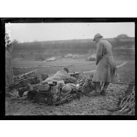 Le Hamel (Somme). Camp 60. Instruction des troupes à l'emploi du fusil mitrailleur. [légende d'origine]