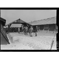 Villers-Cotterêts (Aisne). Scottish Women's Hospital. Transport de blessés. [légende d'origine]