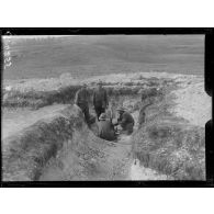 Serches (Aisne). Batterie de crapouillots américains. Le pointage. [légende d'origine]