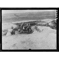 Serches (Aisne). Batterie de crapouillots américains. Au moment du tir. [légende d'origine]