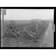 Mercin-Pommiers (Aisne). Le parc des trophées. Les mitrailleuses. [légende d'origine]