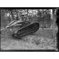 May-en-Multien (Seine-et-Marne). Tank Renault, manoeuvres diverses. [légende d'origine]