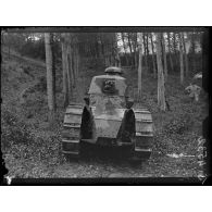 May-en-Multien (Seine-et-Marne). Tank Renault, manoeuvres diverses. [légende d'origine]