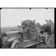 (Entre Florent et Moiremont) (Marne). Le treuil automobile du ballon captif. [légende d'origine]