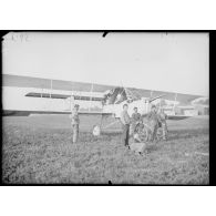 Le Bourget. L'avion canon (Voisin). Départ pour le front. [légende d'origine]