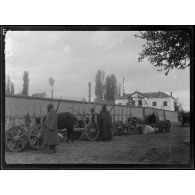 (Klabucista). Soldats russes au ravitaillement. [légende d'origine]