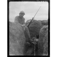 (Vallée de la Cerna). Nettoyeur de tranchées. [légende d'origine]