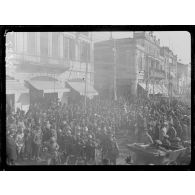 Salonique. 15 novembre 1916. Départ pour le front de deux bataillons grecs division de Serres commandant le colonel Cristodoulos. [légende d'origine]