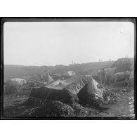 Bohemica. Campement, guitoune et arabas. [légende d'origine]