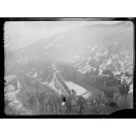 Col de Bigla. Echelon d'artillerie passant le col. [légende d'origine]