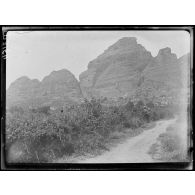 Les Météores (Thessalie). Le village de Kalabaka, panorama. (juin 1917). [légende d'origine]