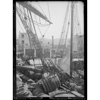 Salonique. Voiliers italiens à quai. [légende d'origine]