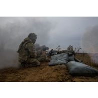 Des soldats britanniques tirent un missile Next generation Light Antitank Weapon (NLAW) sur le champ de tir de Tapa, en Estonie.