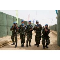 Portrait de photographes du détachement cambodgien de la MINUSMA (mission multidimensionnelle intégrée des Nations Unies pour la stabilisation au Mali) sur la PFDR (plateforme désert relai) de Kidal.