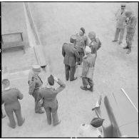 Le général de Lattre de Tassigny, le général Baillif, le général de Linarès, le colonel Clément et d'autres officiers.