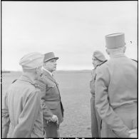 Le général Baillif, le général de Lattre de Tassigny, le lieutenant-colonel Clément et le général de Linarès.