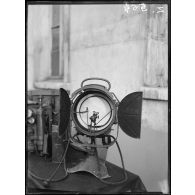 Paris. Boulevard Lannes (bastion 53). Projecteur allemand oxyacétylénique pris à Ypres. [légende d'origine]