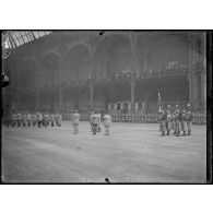 Paris, Grand Palais. Remise d'un sabre d'honneur offert par le Japon à la ville de Verdun. Allocution du maire de Verdun. [légende d'origine]