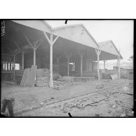 Billancourt (Seine). Usine Salmson. Réserves de bois d'aviation. [légende d'origine]